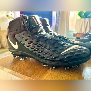 Nike Men’s Force Savage size 12.5 Football cleats